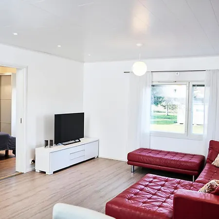 Cozy First Floor With Beautiful River Views *