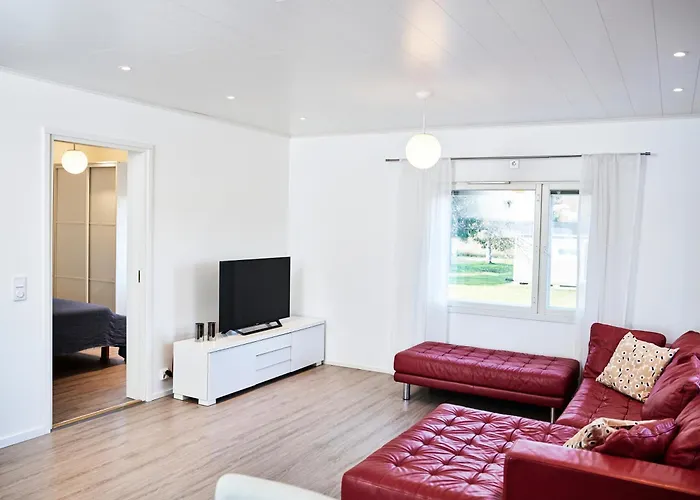 Cozy First Floor With Beautiful River Views *